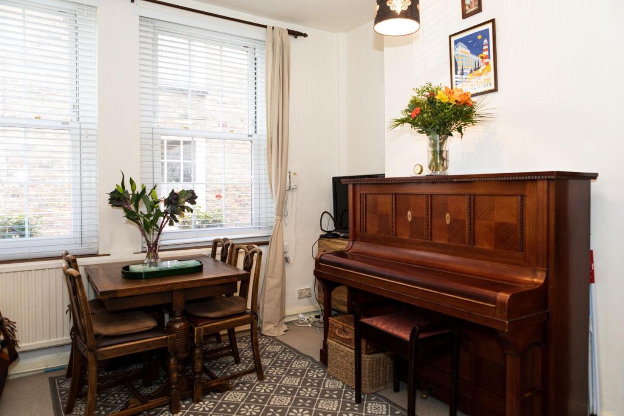 Hampstead 19Th Century Village Cottage Лондон Экстерьер фото